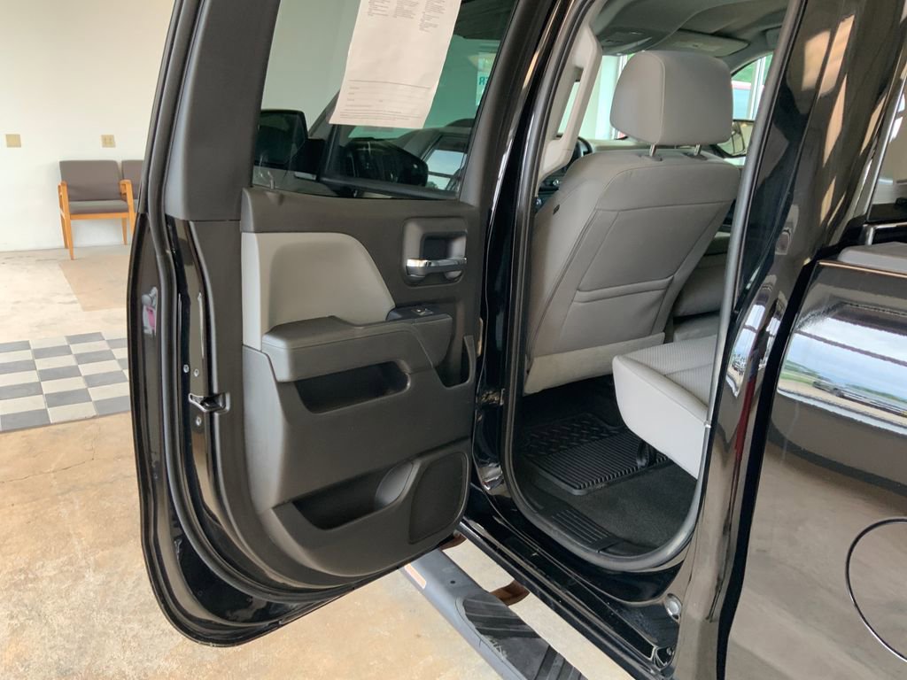 Used 2018 Chevrolet Silverado 1500 Custom w/ Custom Value Package AWD/4WD image 23