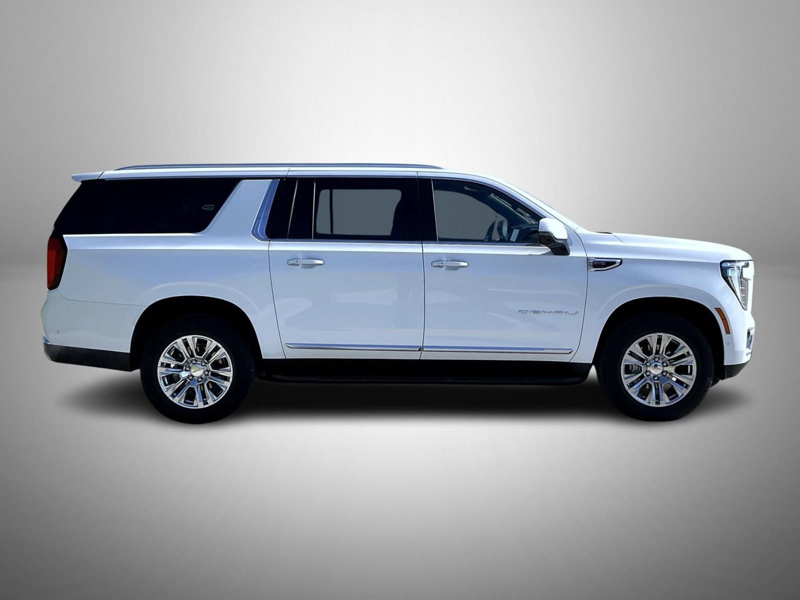 Used 2025 GMC Yukon XL Denali AWD/4WD image 4