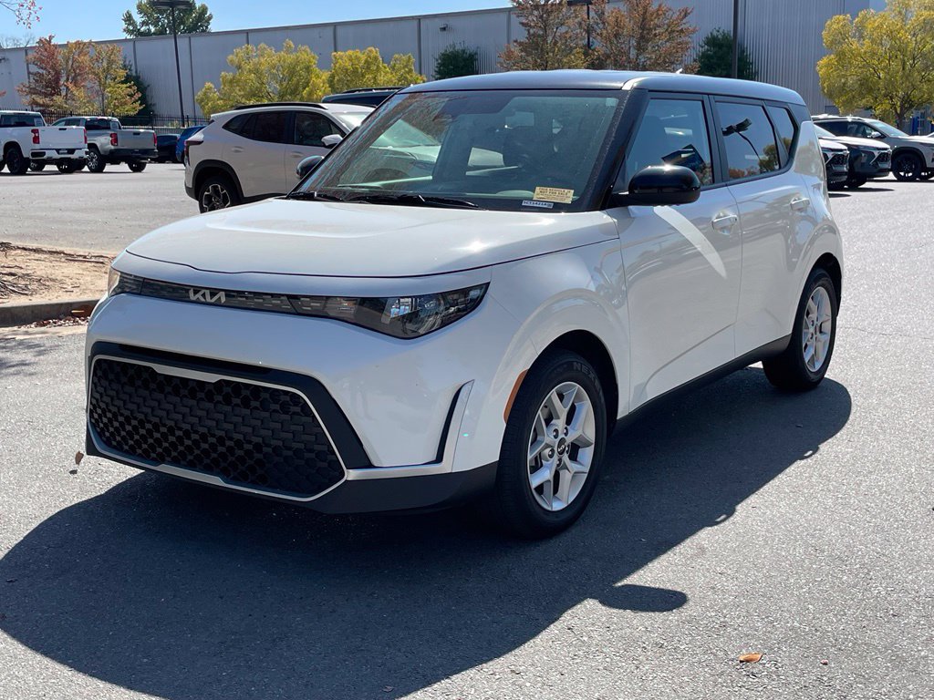 Used 2025 Kia Soul S FWD image 3