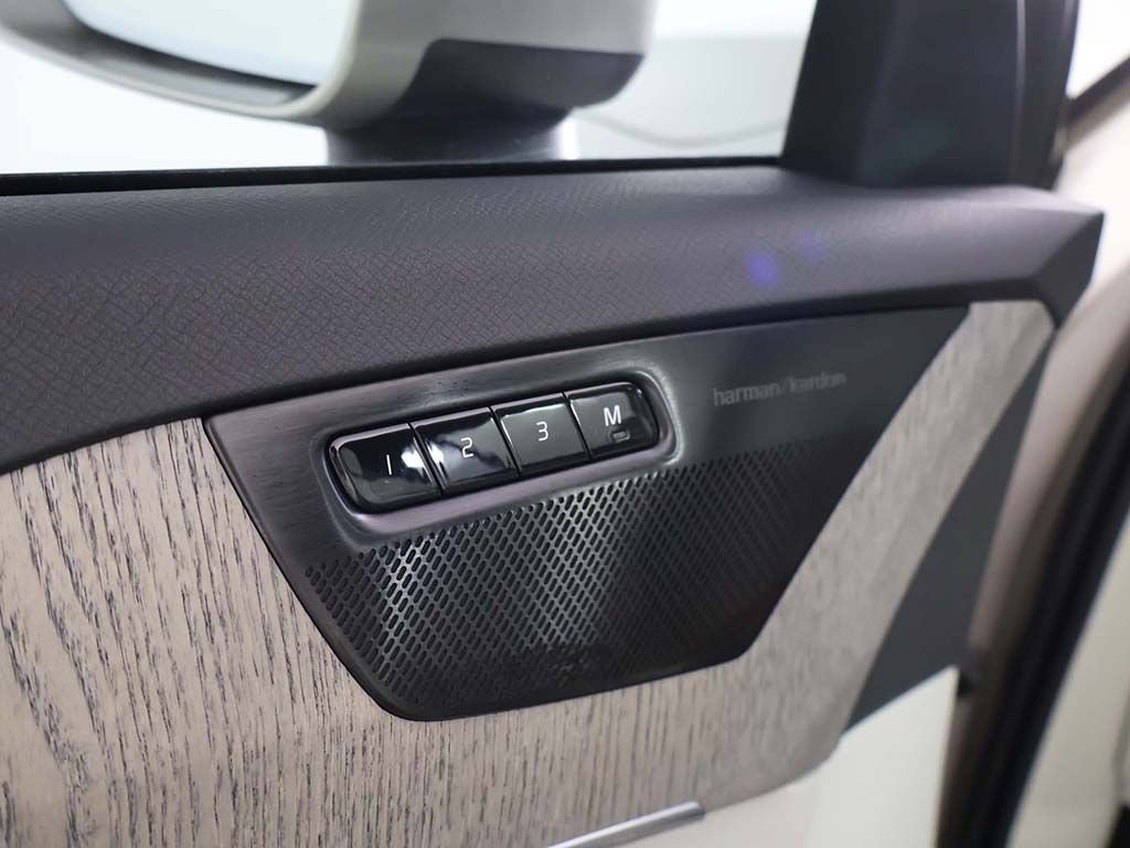 Used 2024 Volvo XC90 T8 Plus w/ Protection Package Premier AWD/4WD image 45