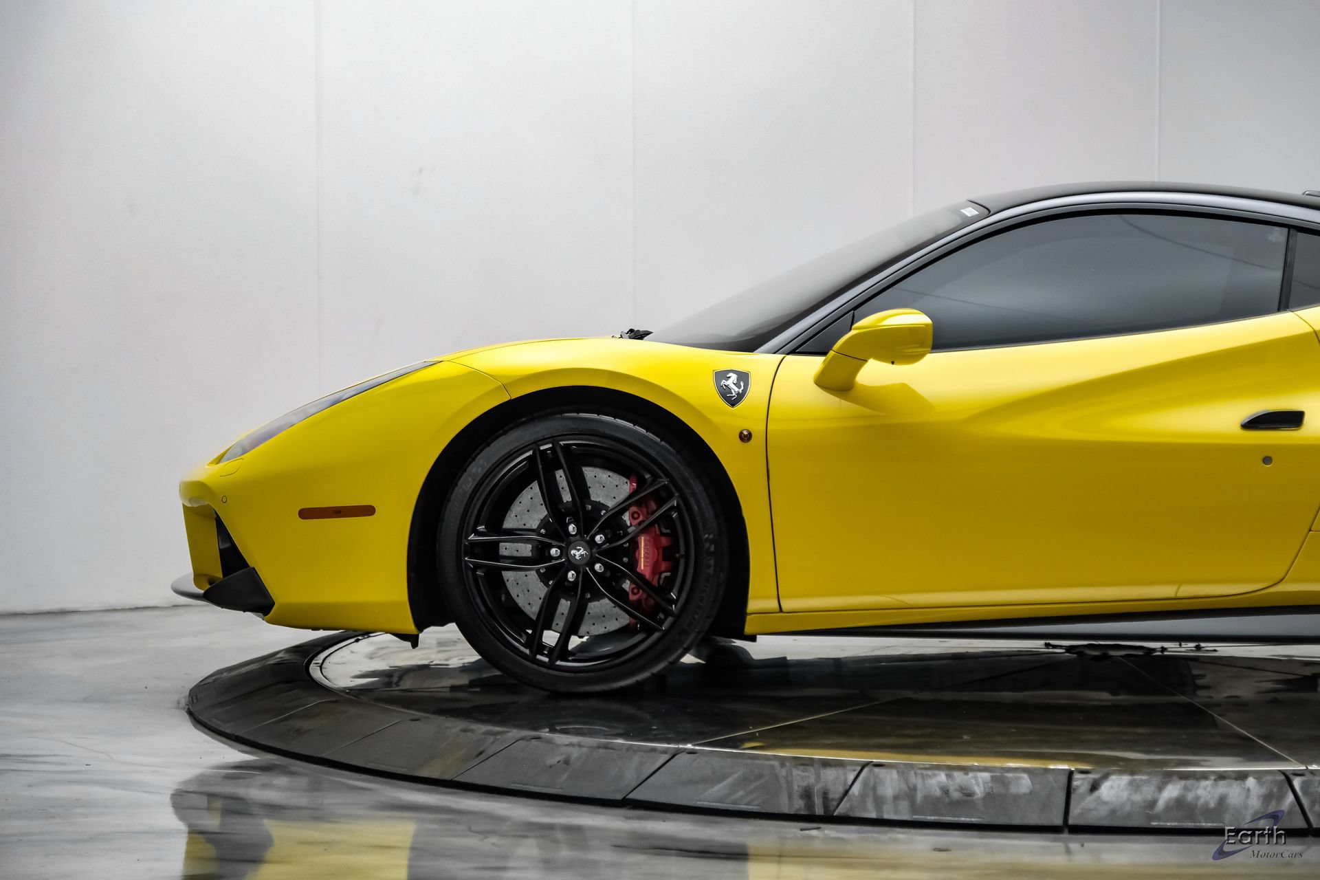 Used 2019 Ferrari 488 GTB RWD image 10