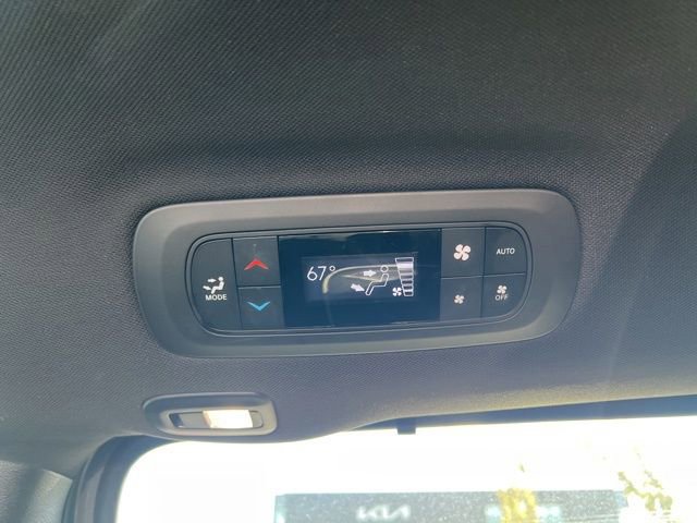 Used 2025 Chrysler Pacifica Limited image 33