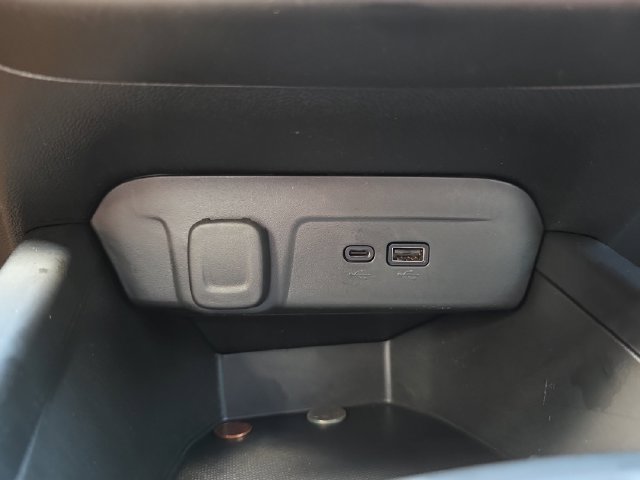 Used 2026 Chevrolet Trax RS w/ Sunroof Package FWD image 22