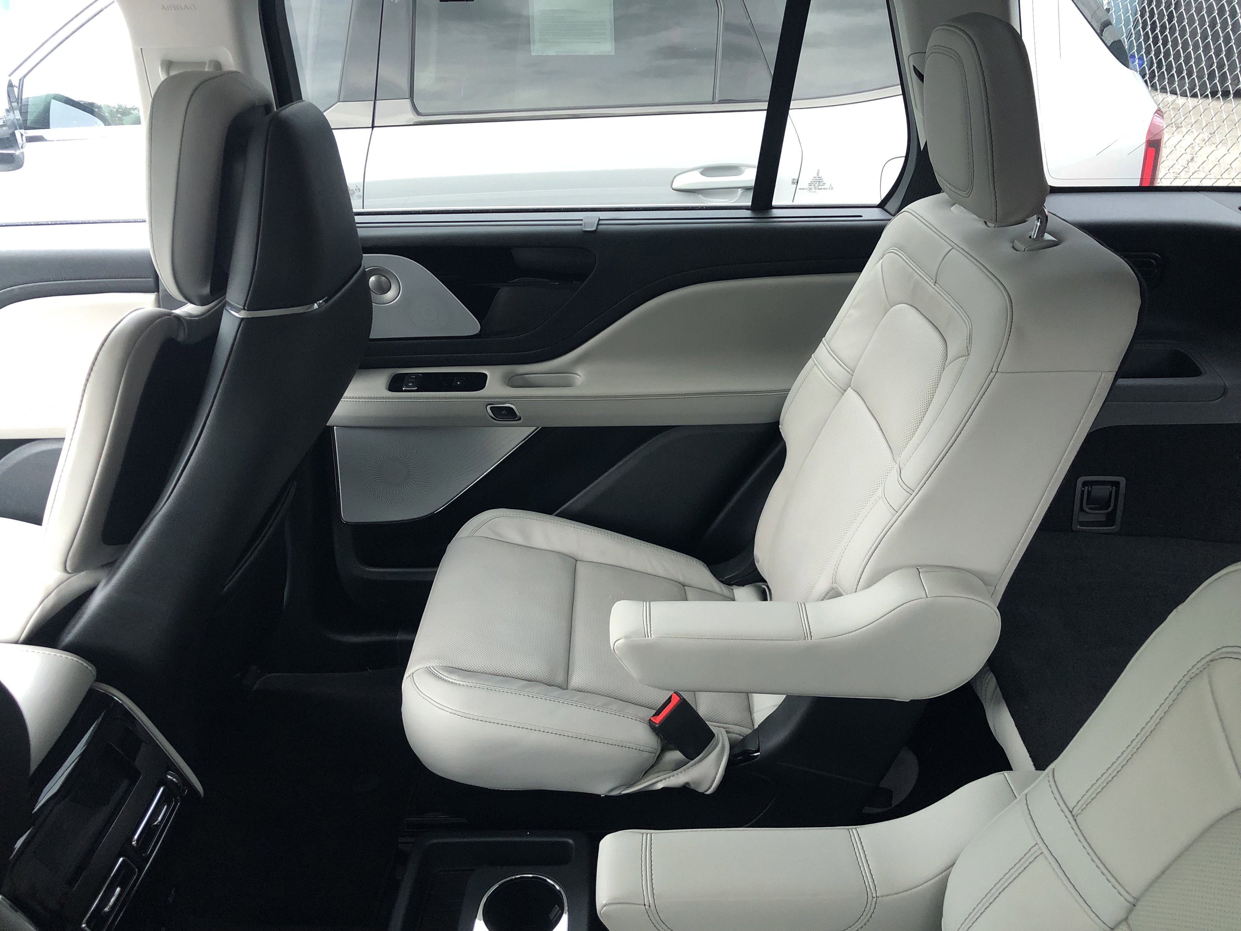 Used 2025 Lincoln Aviator Reserve w/ Equipment Group 201A AWD/4WD image 8