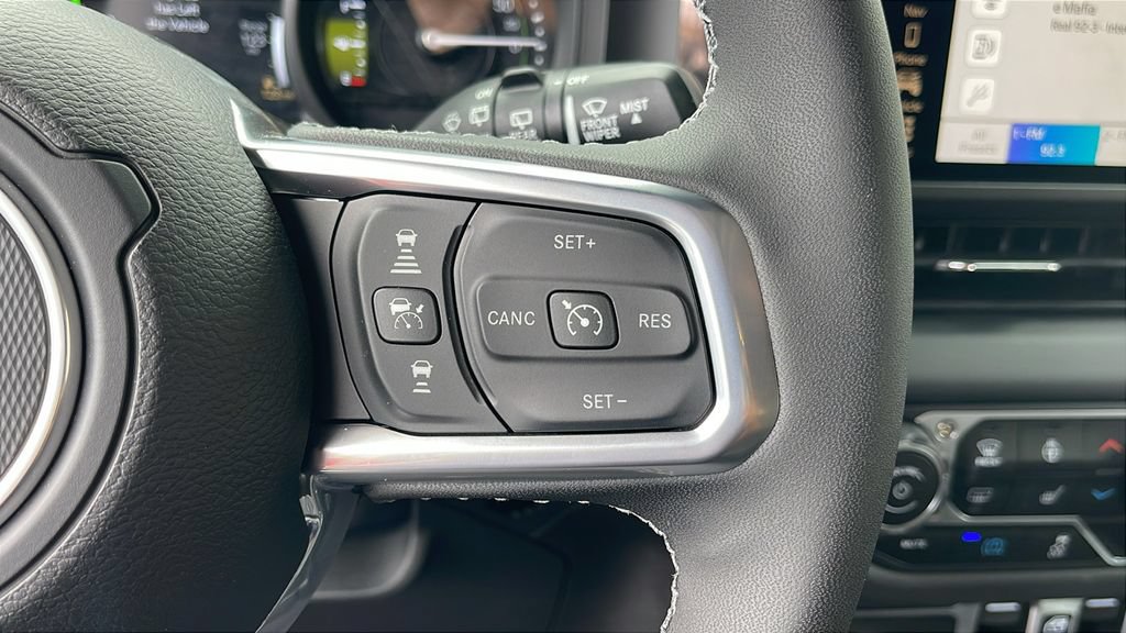 Used 2025 Jeep Wrangler Unlimited Sahara AWD/4WD image 27