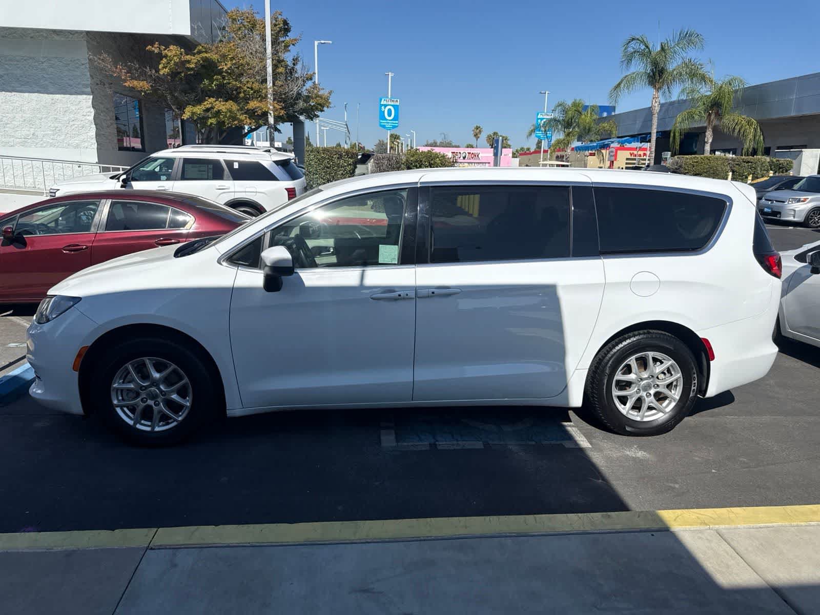 Used 2022 Chrysler Voyager LX FWD image 8