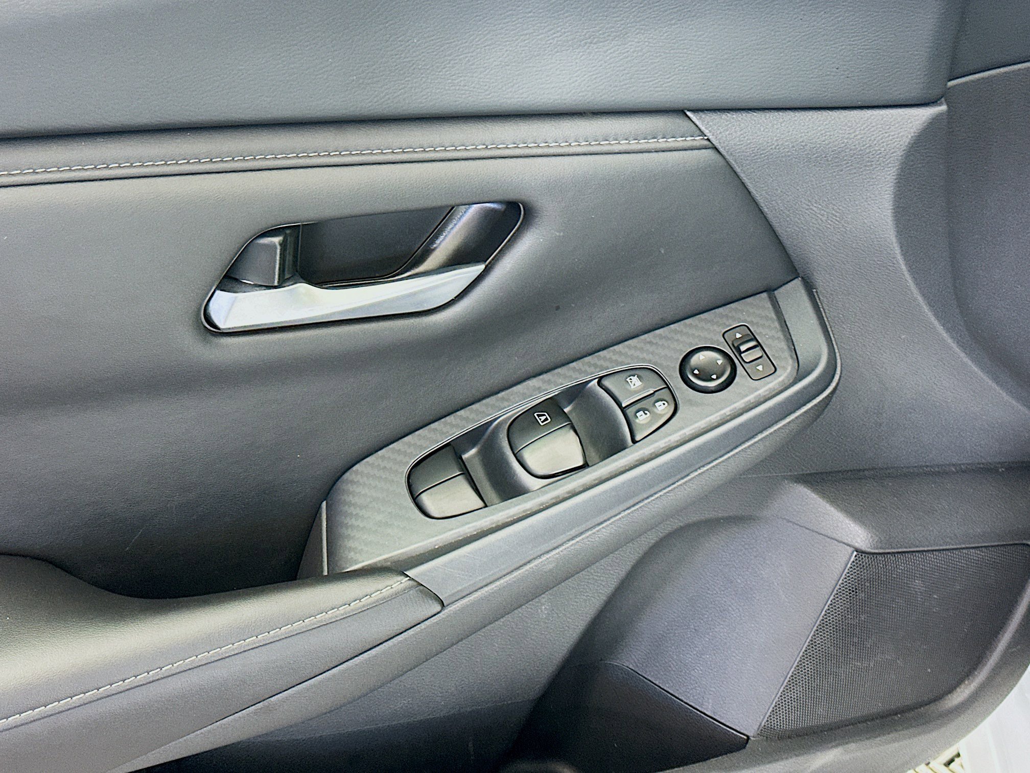 Used 2024 Nissan Sentra SV FWD image 15