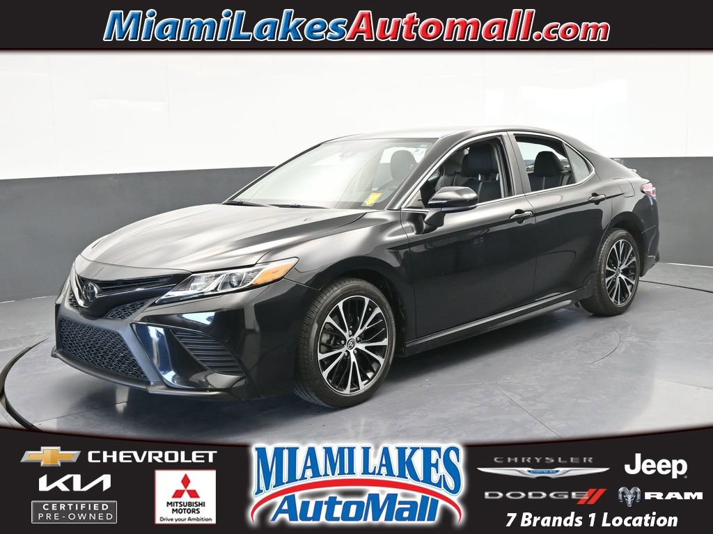 Used 2020 Toyota Camry SE image 1