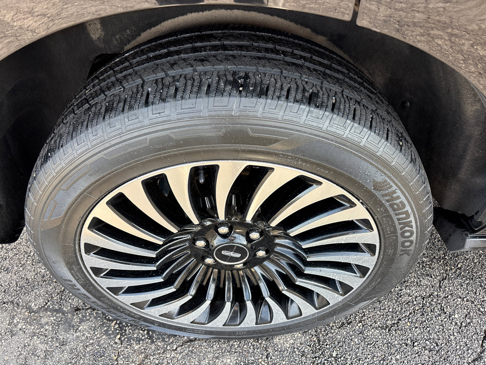 Used 2021 Lincoln Navigator Black Label w/ Cargo Convenience Package image 10