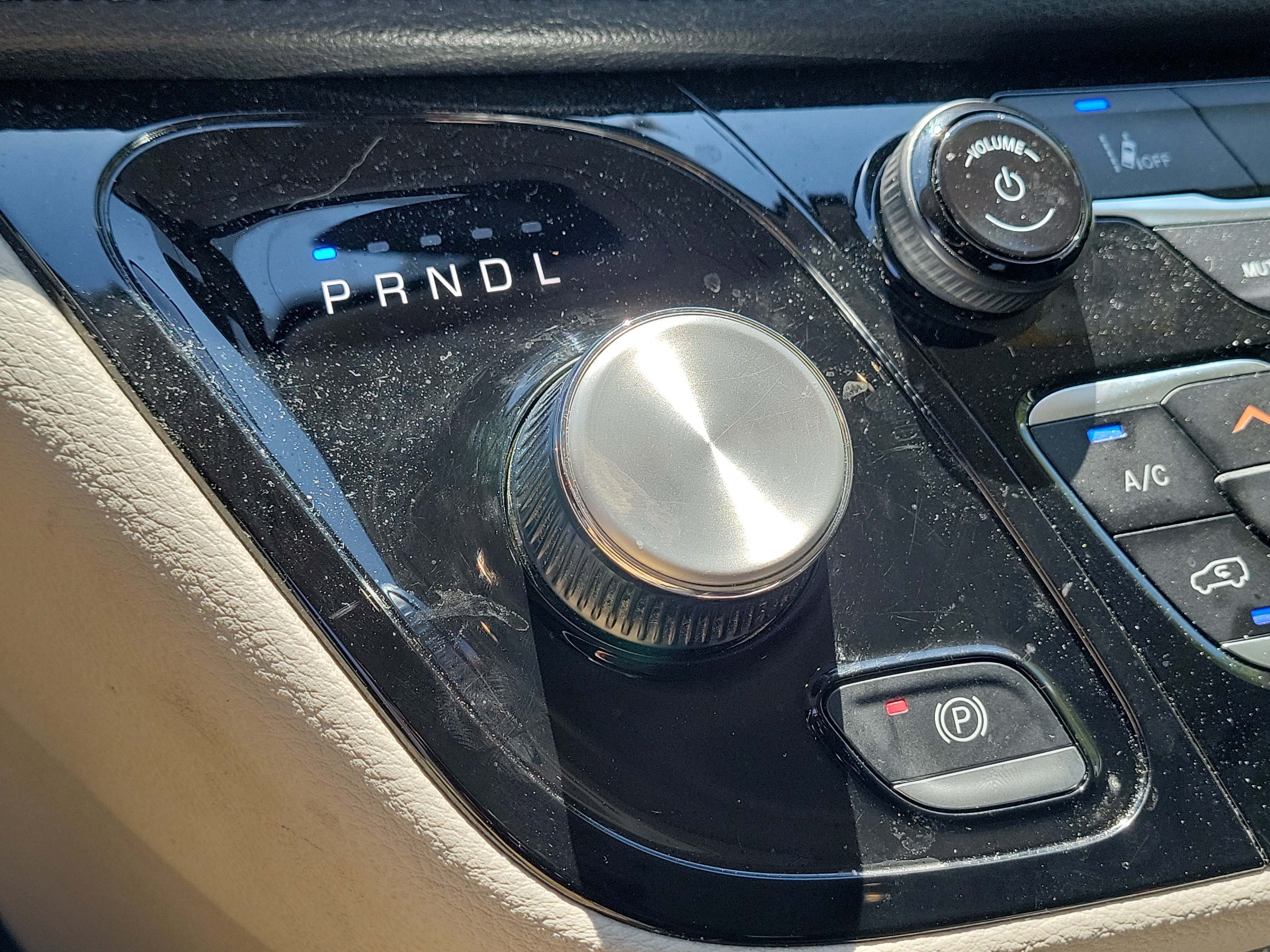 Used 2023 Chrysler Pacifica Touring-L image 29