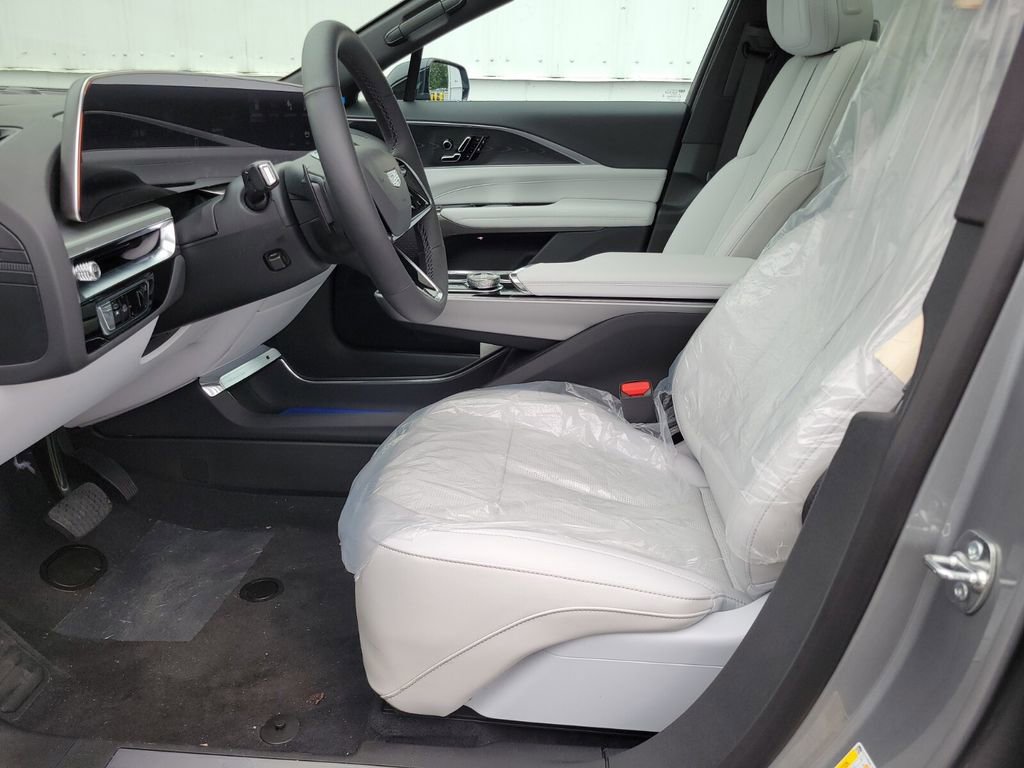 New 2025 Cadillac Lyriq Luxury w/ LPO, Floor Liner Package image 18