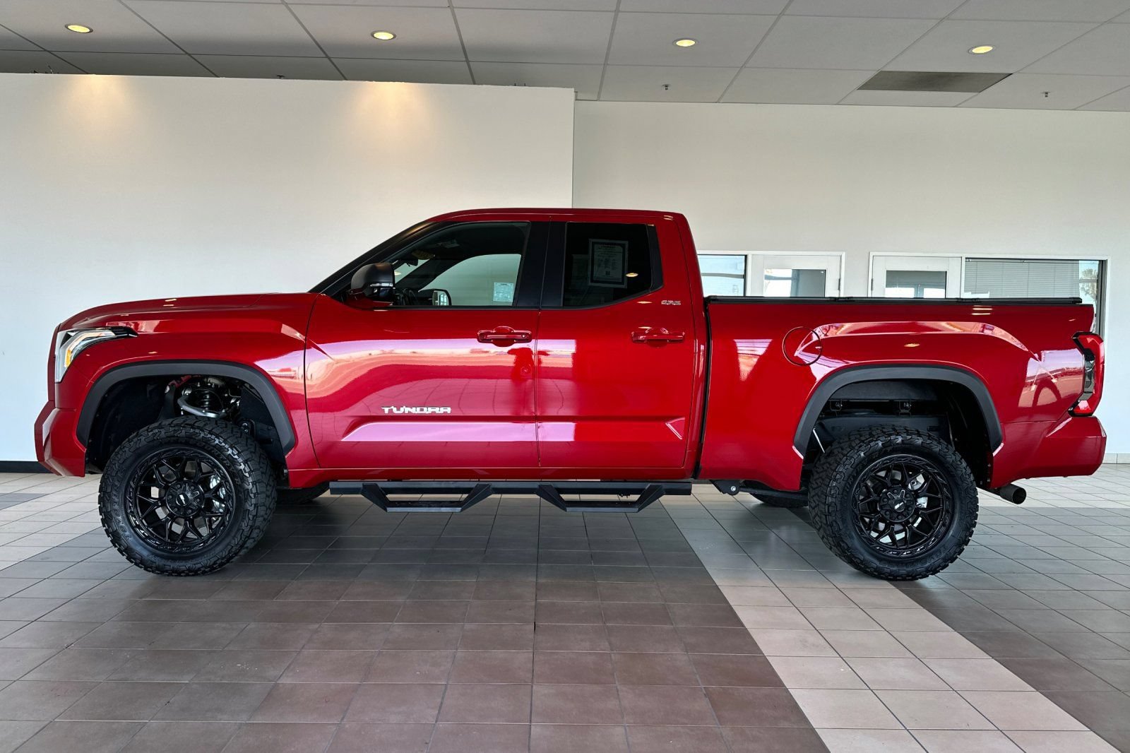 Used 2025 Toyota Tundra SR5 w/ SR5 Premium Package AWD/4WD image 7