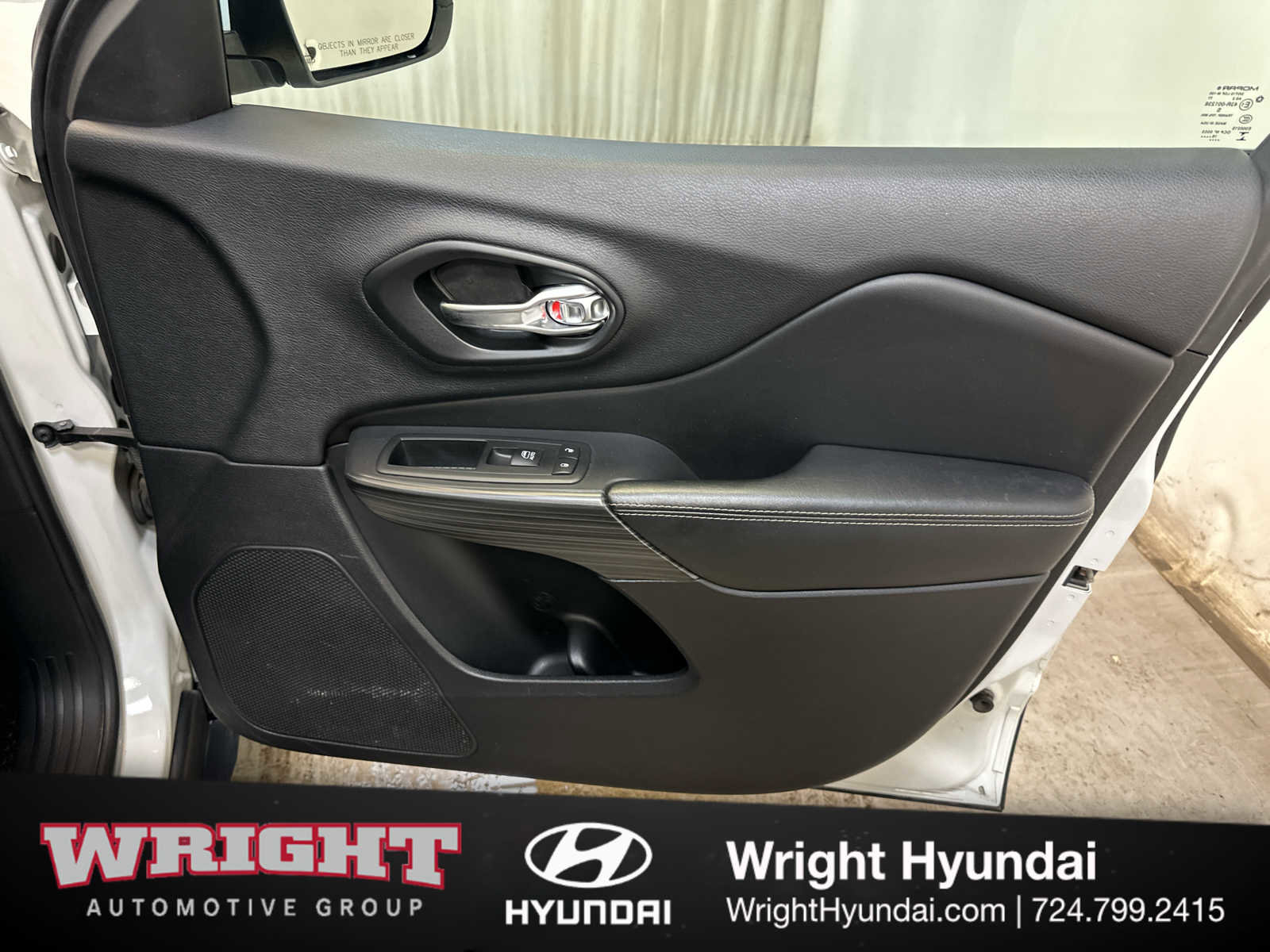 Used 2017 Jeep Cherokee Limited image 17