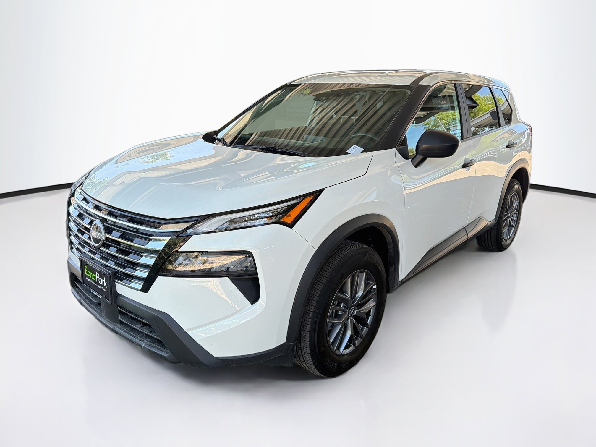 Used 2025 Nissan Rogue S AWD/4WD image 3