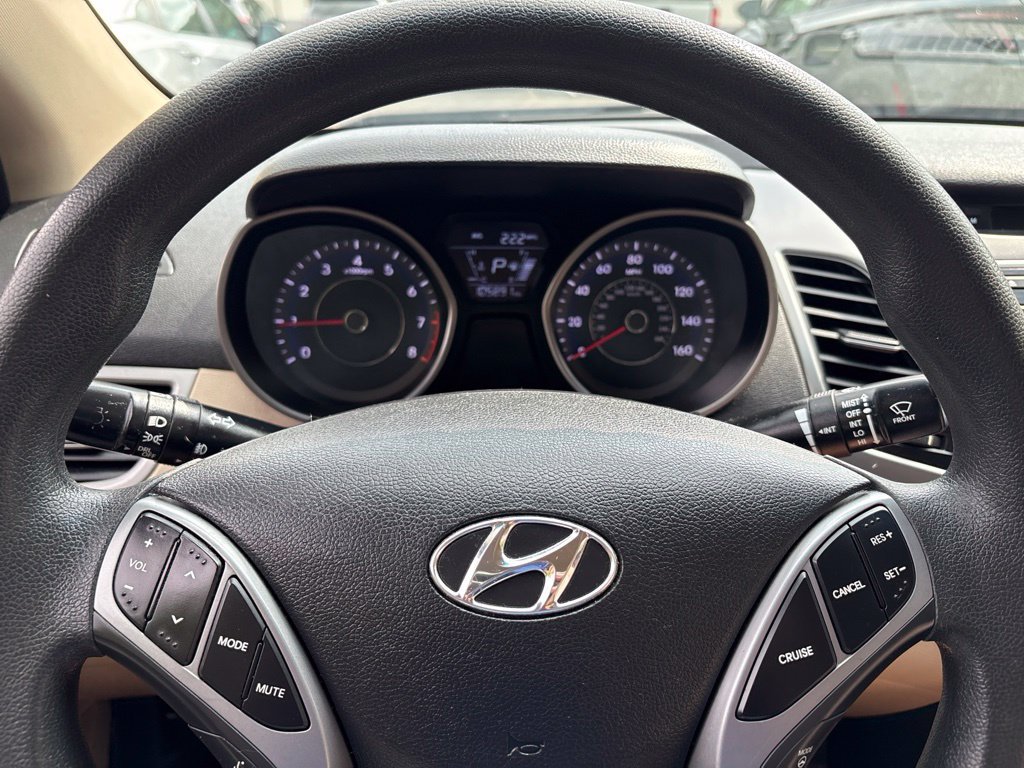 Used 2015 Hyundai Elantra SE w/ Option Group 02 FWD image 17