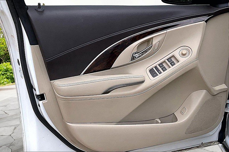Used 2016 Buick LaCrosse Leather FWD image 19