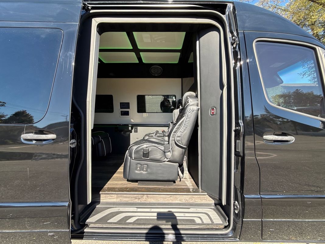 Used 2021 Mercedes-Benz Sprinter 3500 image 24