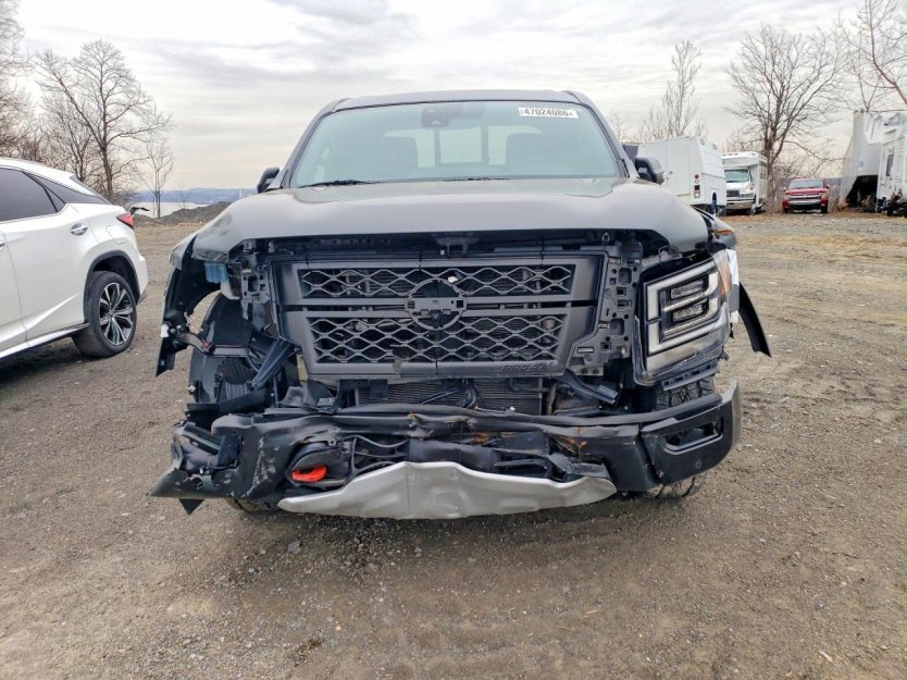 Used 2024 Nissan Titan PRO-4X w/ Pro-4x Convenience Package image 2