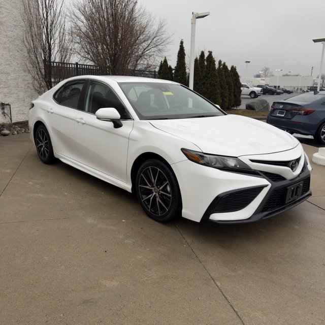 Used 2024 Toyota Camry SE image 25