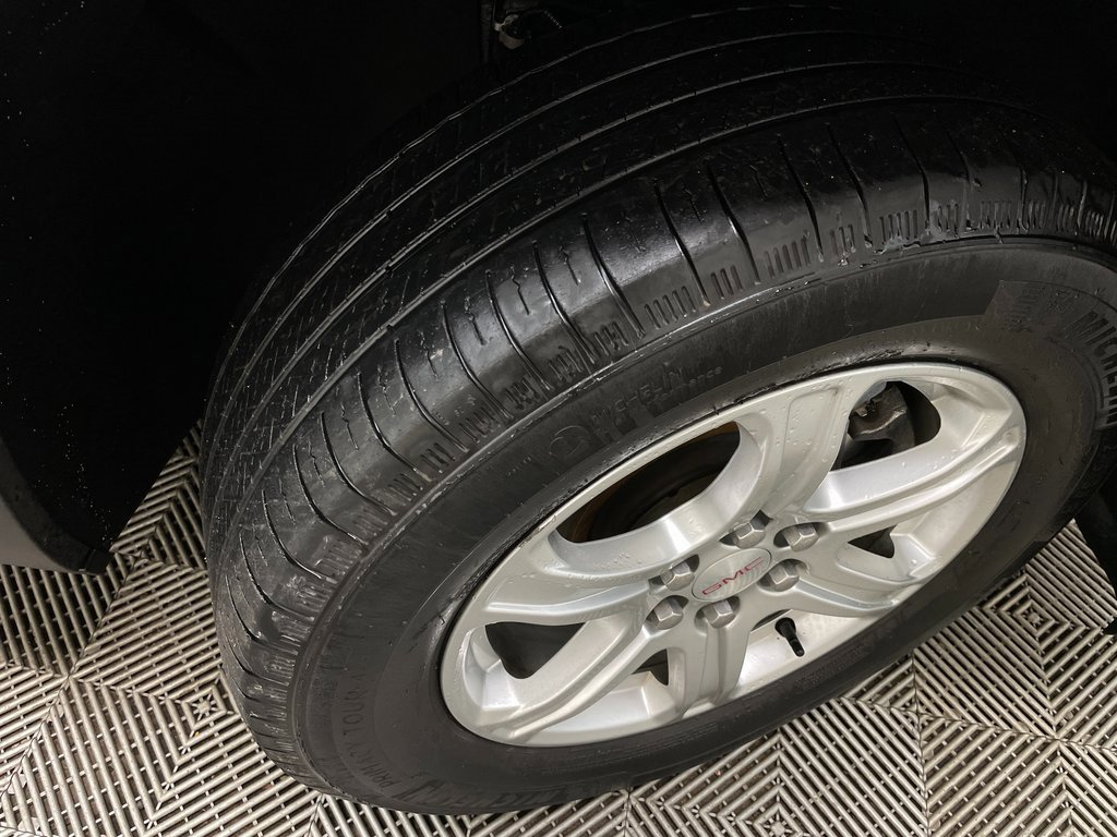 Used 2019 GMC Acadia SLE image 44