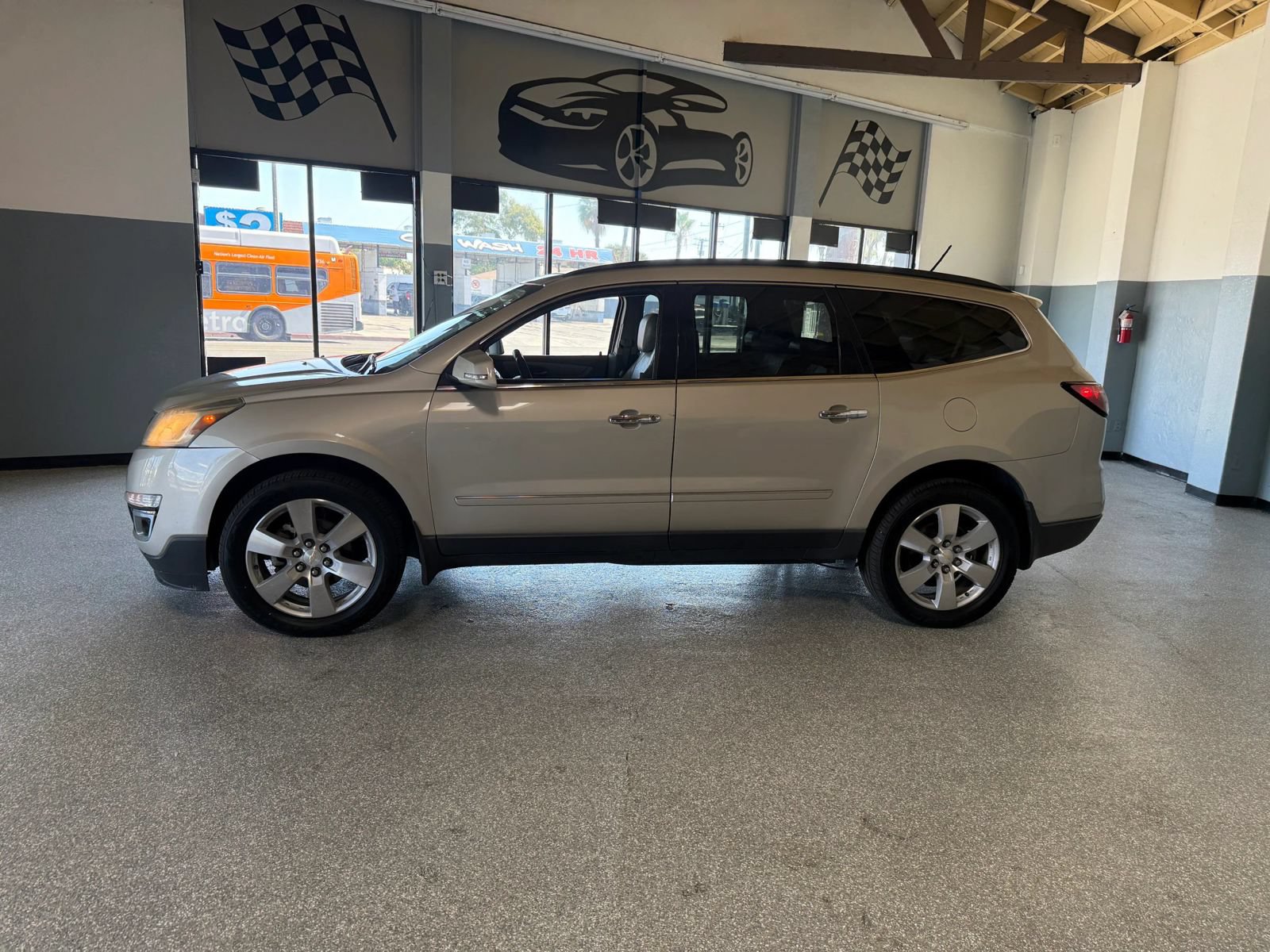 Used 2015 Chevrolet Traverse LTZ FWD image 4