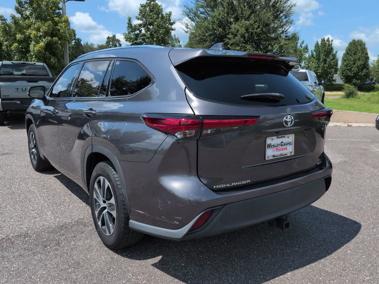 Certified 2021 Toyota Highlander XLE FWD image 4