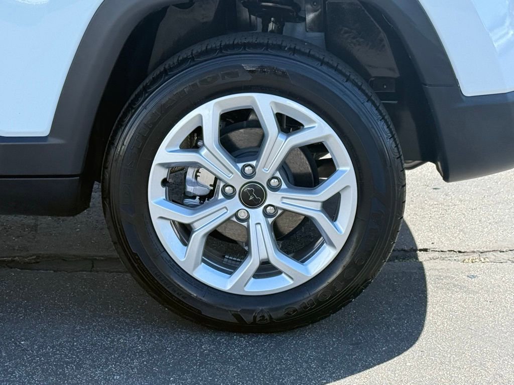 Used 2025 Jeep Compass Latitude image 15