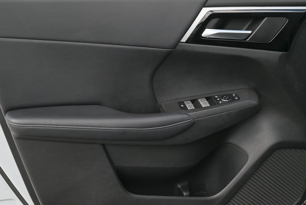 Used 2023 Mitsubishi Outlander SE Black Edition FWD image 9