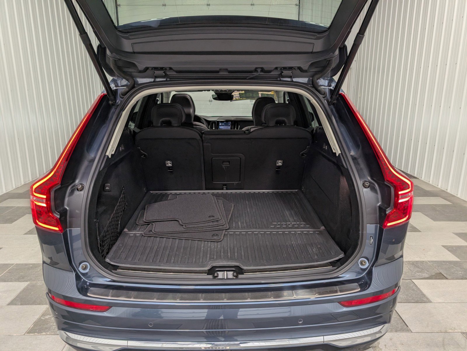 Used 2023 Volvo XC60 T8 Core image 23