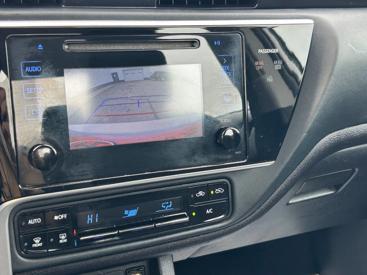 Used 2017 Toyota Corolla LE w/ Carpet Mat Package (TMS) image 25