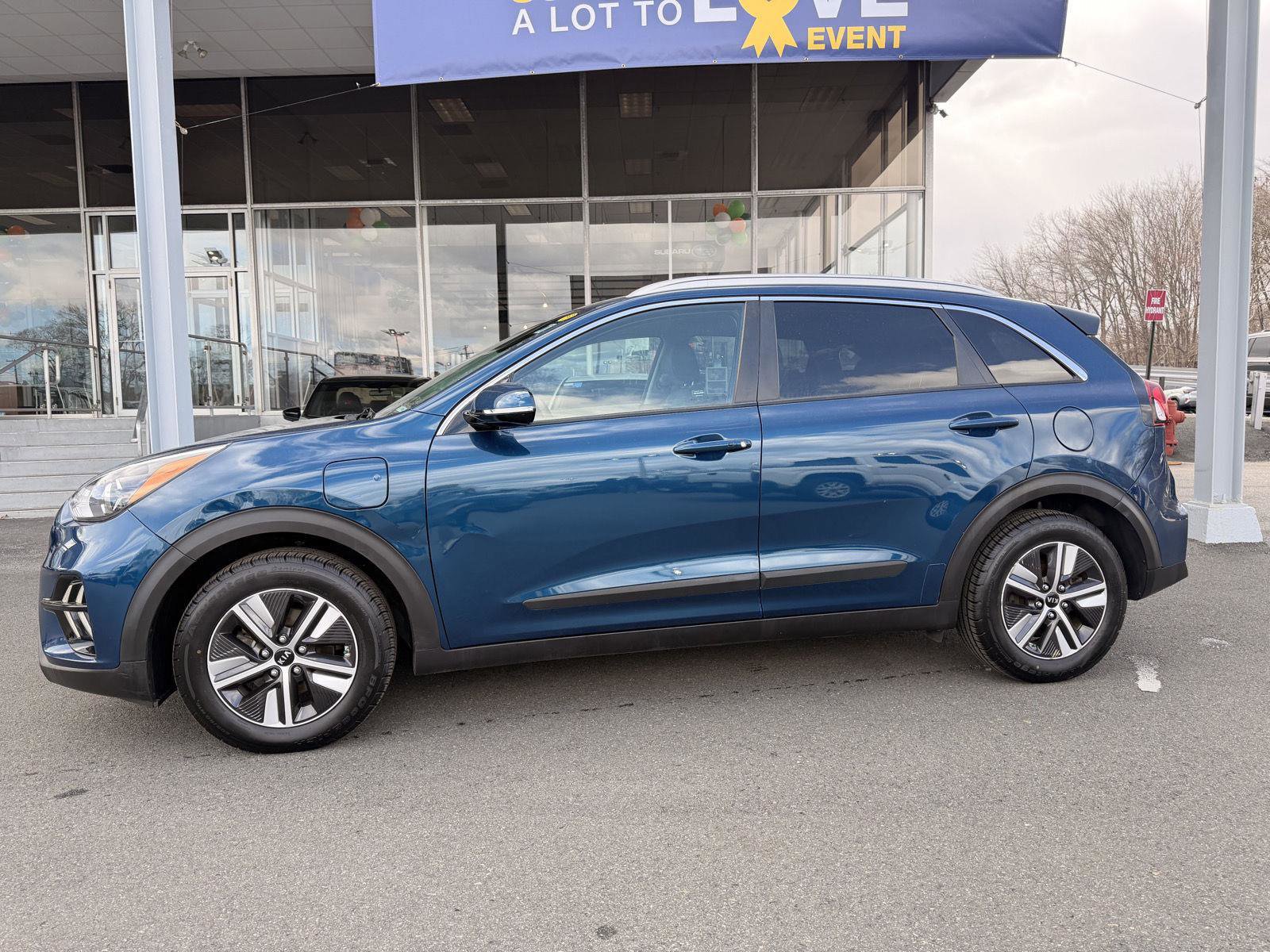 Used 2020 Kia Niro EX image 1