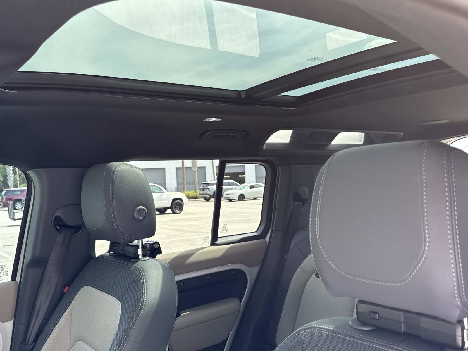 Used 2023 Land Rover Defender 110 X-Dynamic SE AWD/4WD image 26