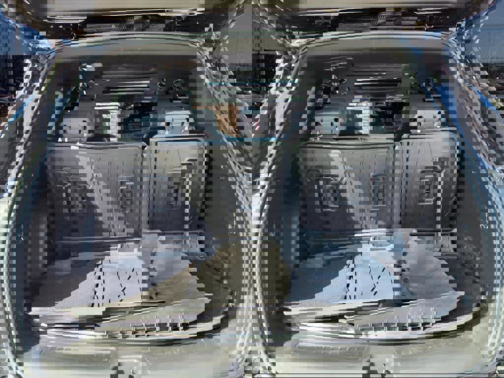 Used 2023 Buick Enclave Essence w/ Experience Buick Package image 5