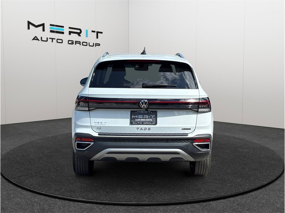 Used 2025 Volkswagen Taos SE AWD/4WD image 8