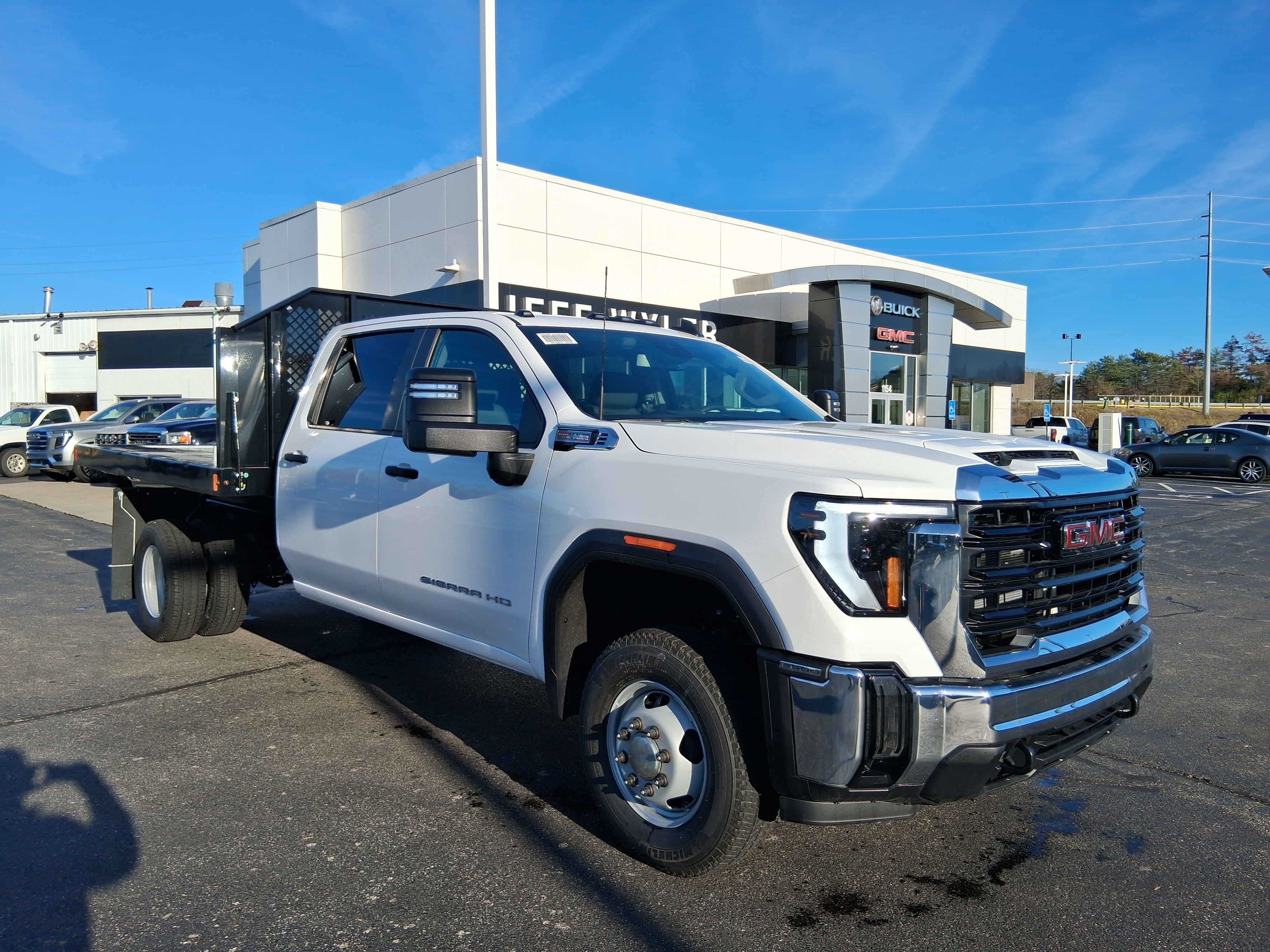 New 2025 GMC Sierra 3500 Pro w/ Convenience Package