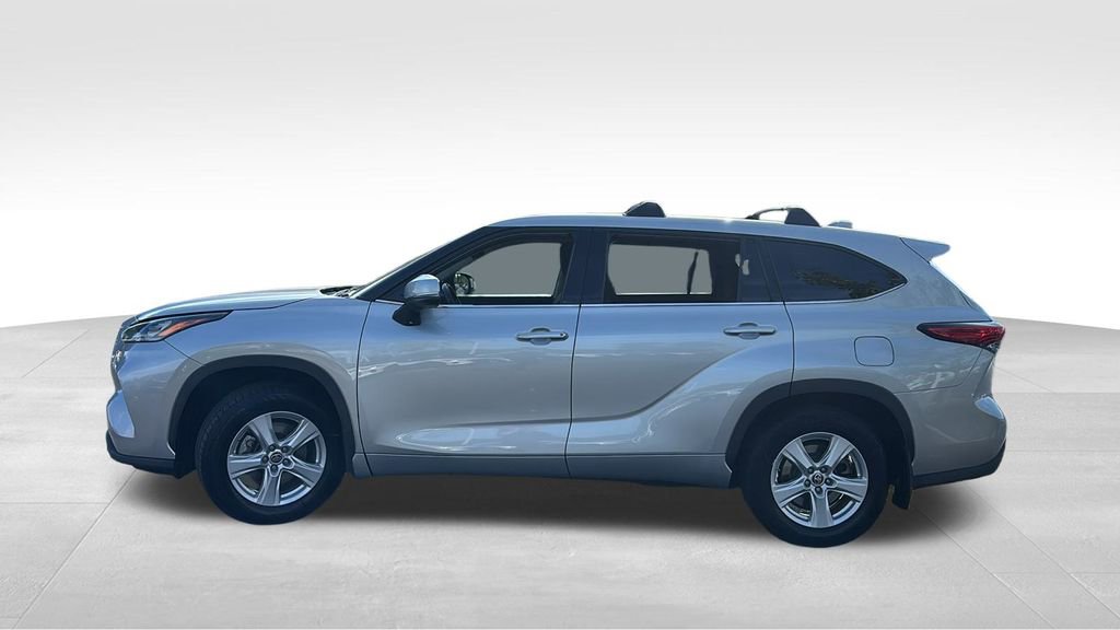 Used 2020 Toyota Highlander LE image 4