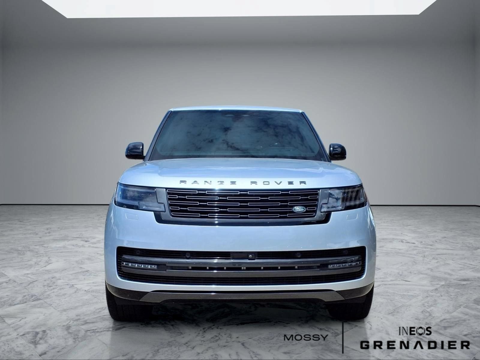 Used 2025 Land Rover Range Rover SE AWD/4WD image 3