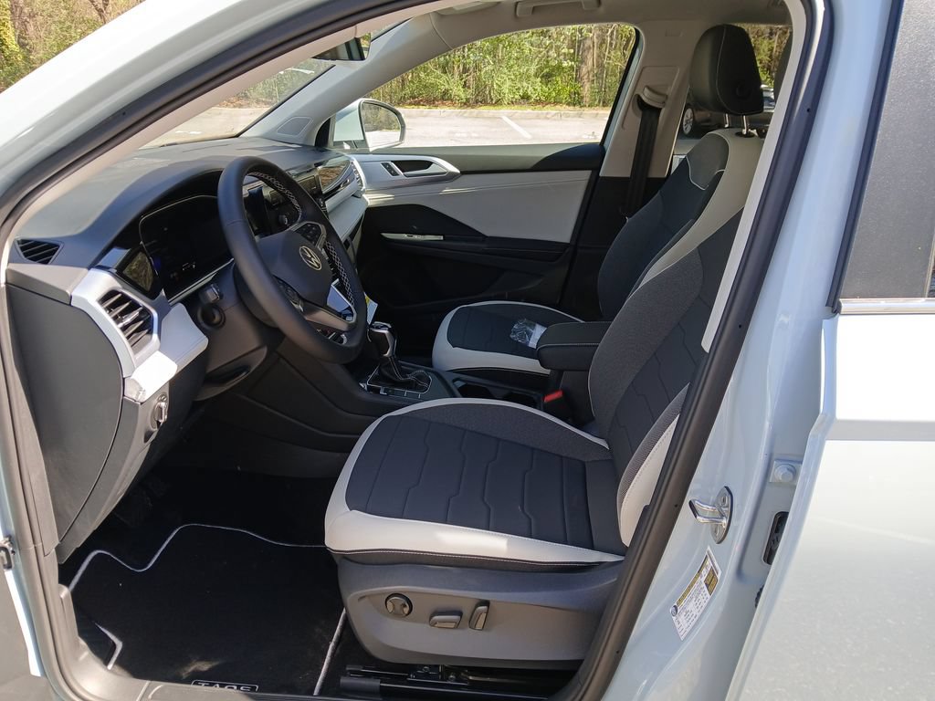 New 2026 Volkswagen Taos SE FWD image 9