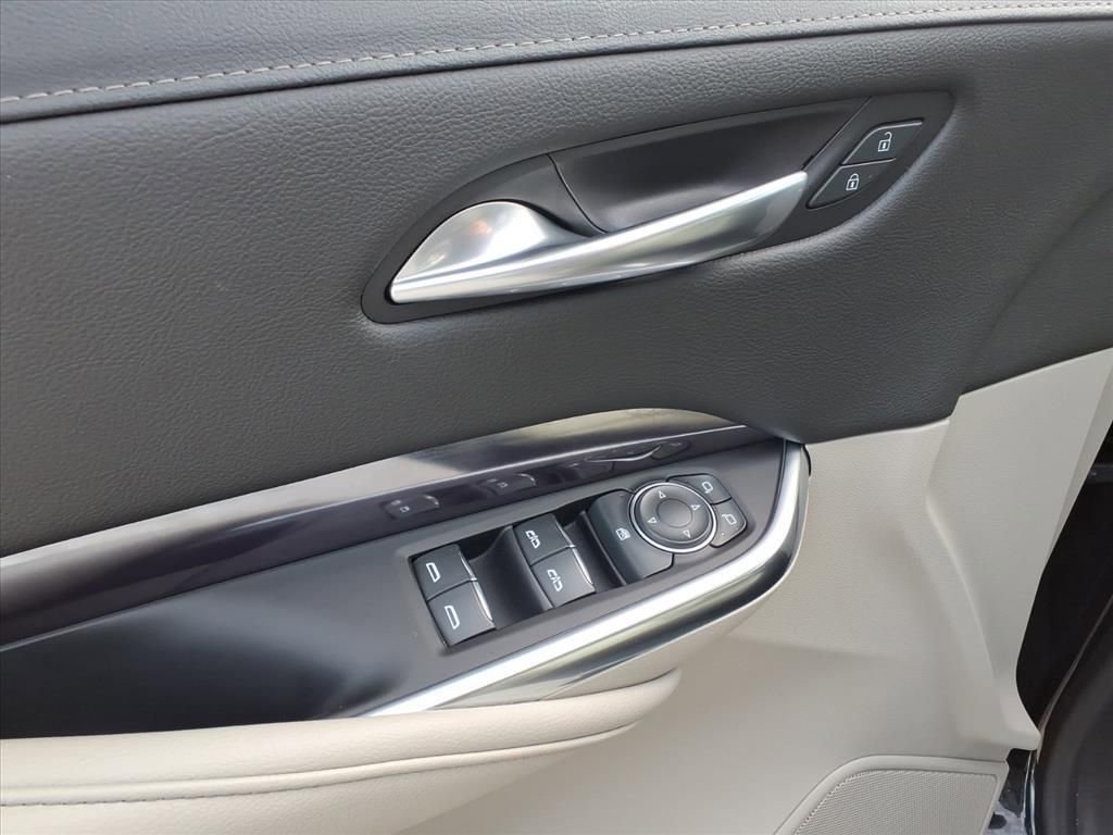 Used 2022 Cadillac XT4 Luxury w/ Cold Weather Package image 17