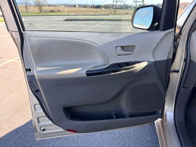 Used 2012 Toyota Sienna LE image 23