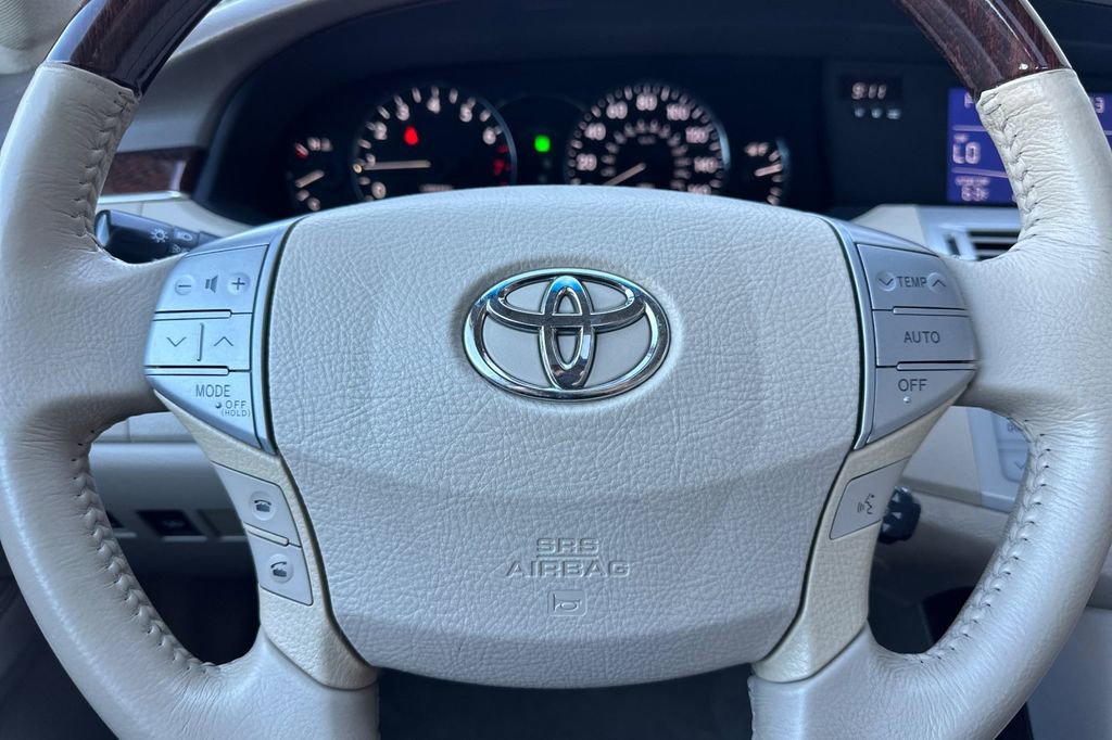Used 2010 Toyota Avalon Limited FWD image 22