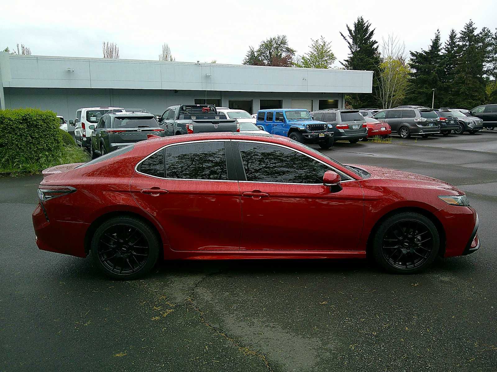 Used 2022 Toyota Camry SE w/ Convenience Package FWD image 6