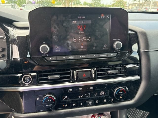 Used 2022 Nissan Pathfinder SV w/ SV Premium Package FWD image 17