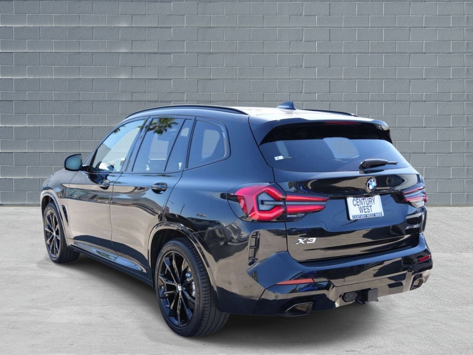 Used 2023 BMW X3 xDrive30i w/ M Sport Package AWD/4WD image 3