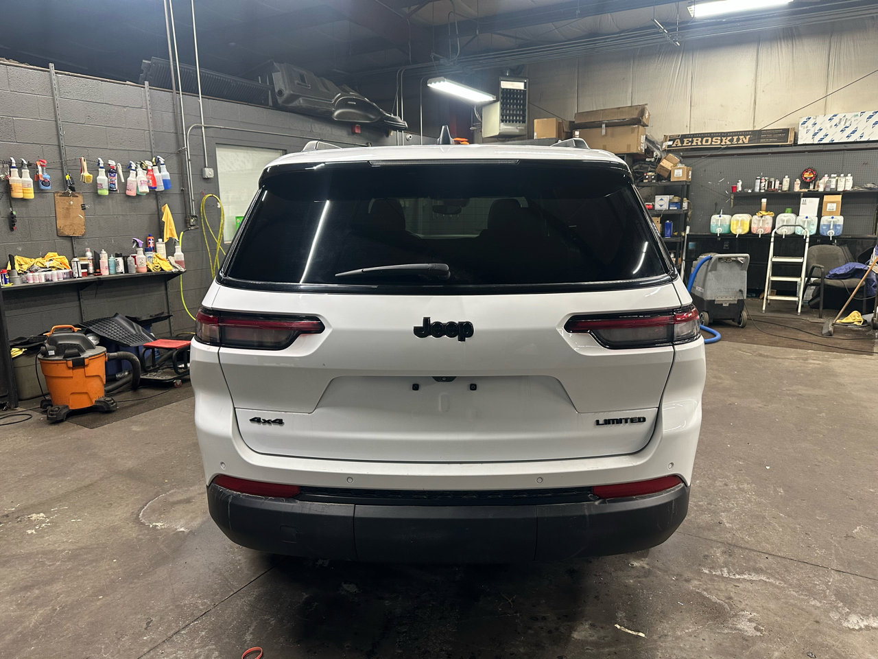 Used 2024 Jeep Grand Cherokee L Limited w/ Black Appearance Package image 6