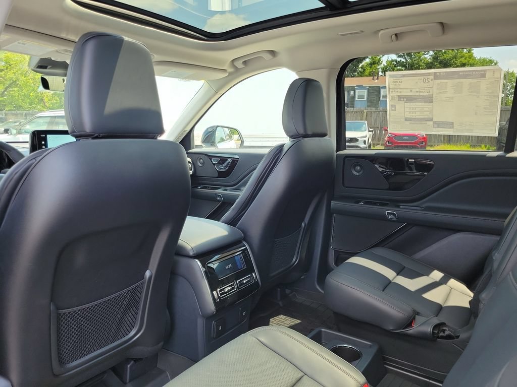 New 2026 Lincoln Aviator AWD image 16