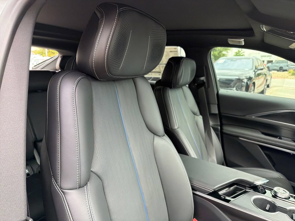 New 2026 Cadillac Lyriq Signature Sport w/ LPO, Floor Liner Package RWD image 37