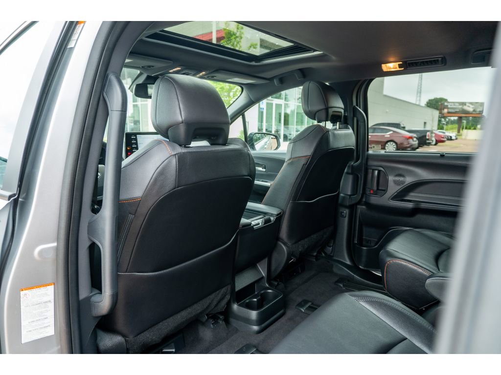 Used 2023 Toyota Sienna XSE AWD/4WD image 14