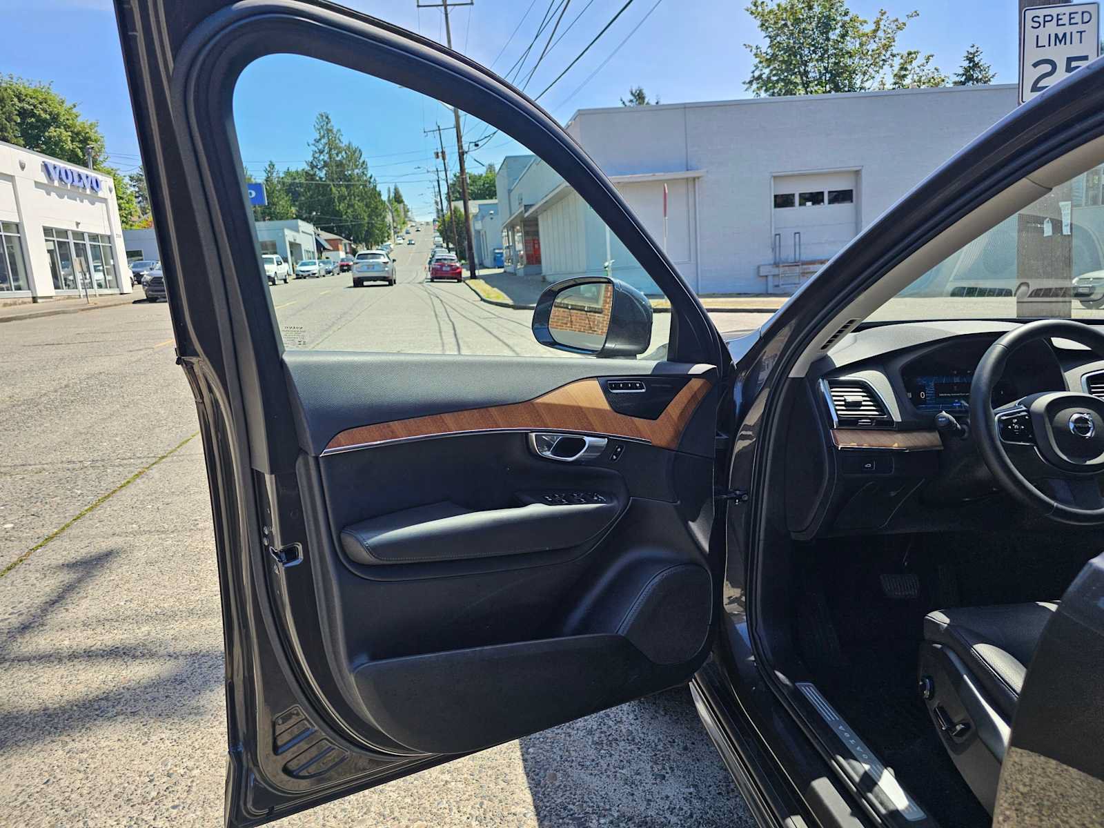 Certified 2023 Volvo XC90 B6 Plus w/ Protection Package Premier AWD/4WD image 21
