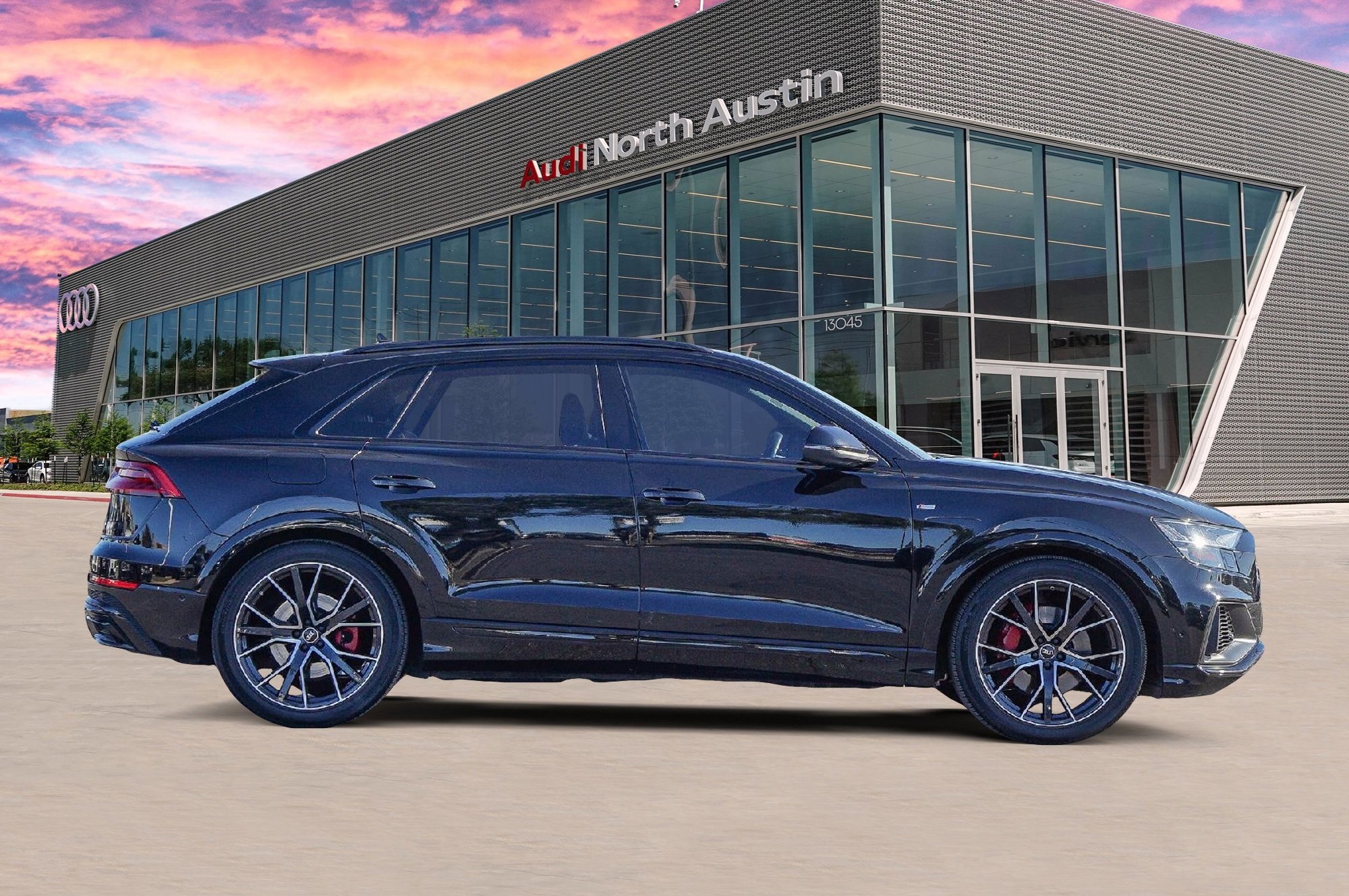 Used 2023 Audi Q8 Prestige w/ Prestige Package image 3
